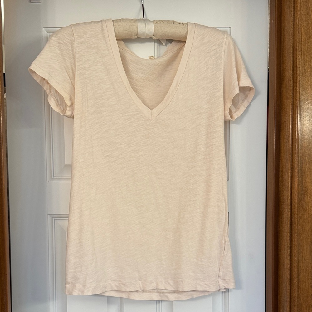J Crew women’s pale peach V-Neck slub t shirt